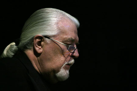 Hagen Jon concert closeup