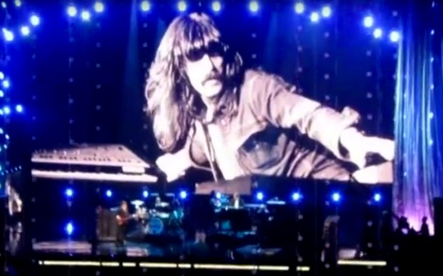 JL at RnRHoF backdrop